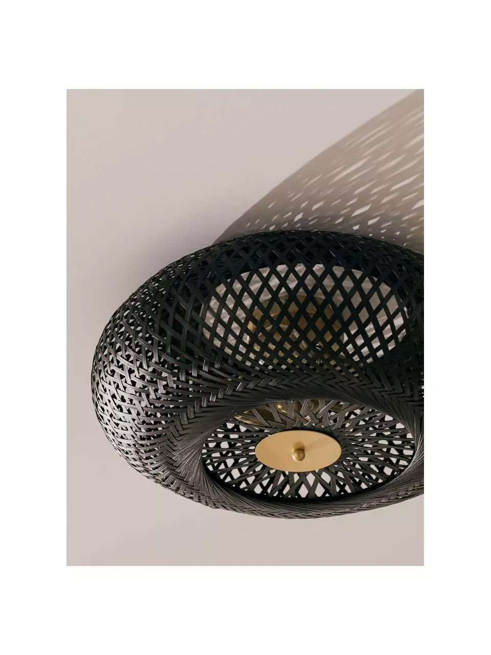 Westwing Collection Design Deckenleuchte Evelyn aus Bambus, schwarz, Ø 50 x H 20 cm 5 Westwing Collection Design Deckenleuchte Evelyn aus Bambus, schwarz, Ø 50 x H 20 cm – Bild 3