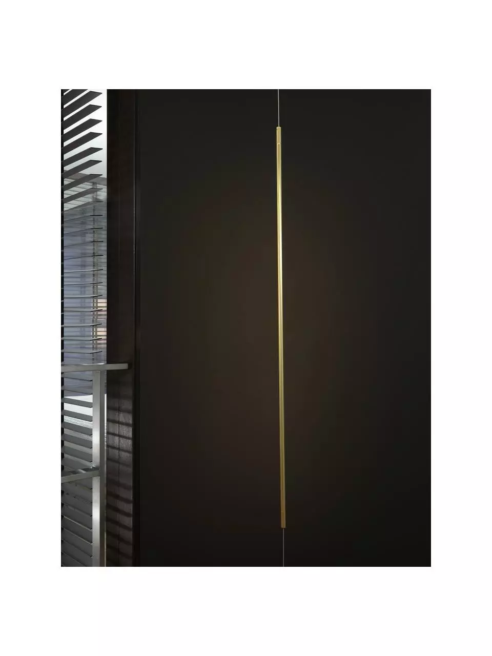 Design LED-Pendelleuchte mit Bodenverankerung Elettra in Goldfarben, Ø 7 x H 120 cmNur noch wenige verfügbar 4 Design LED-Pendelleuchte mit Bodenverankerung Elettra in Goldfarben, Ø 7 x H 120 cmNur noch wenige verfügbar – Bild 2