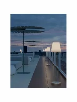 Dimmbare Solar Gartenleuchte Lola in Silberfarben mit Fernbedienung, Ø 28 x H 119 cmNur noch wenige verfügbar 9 Dimmbare Solar Gartenleuchte Lola in Silberfarben mit Fernbedienung, Ø 28 x H 119 cmNur noch wenige verfügbar -Leuchten Verkaufsladen Dimmbare Solar Gartenleuchte Lola in Silberfarben mit Fernbedienung 3