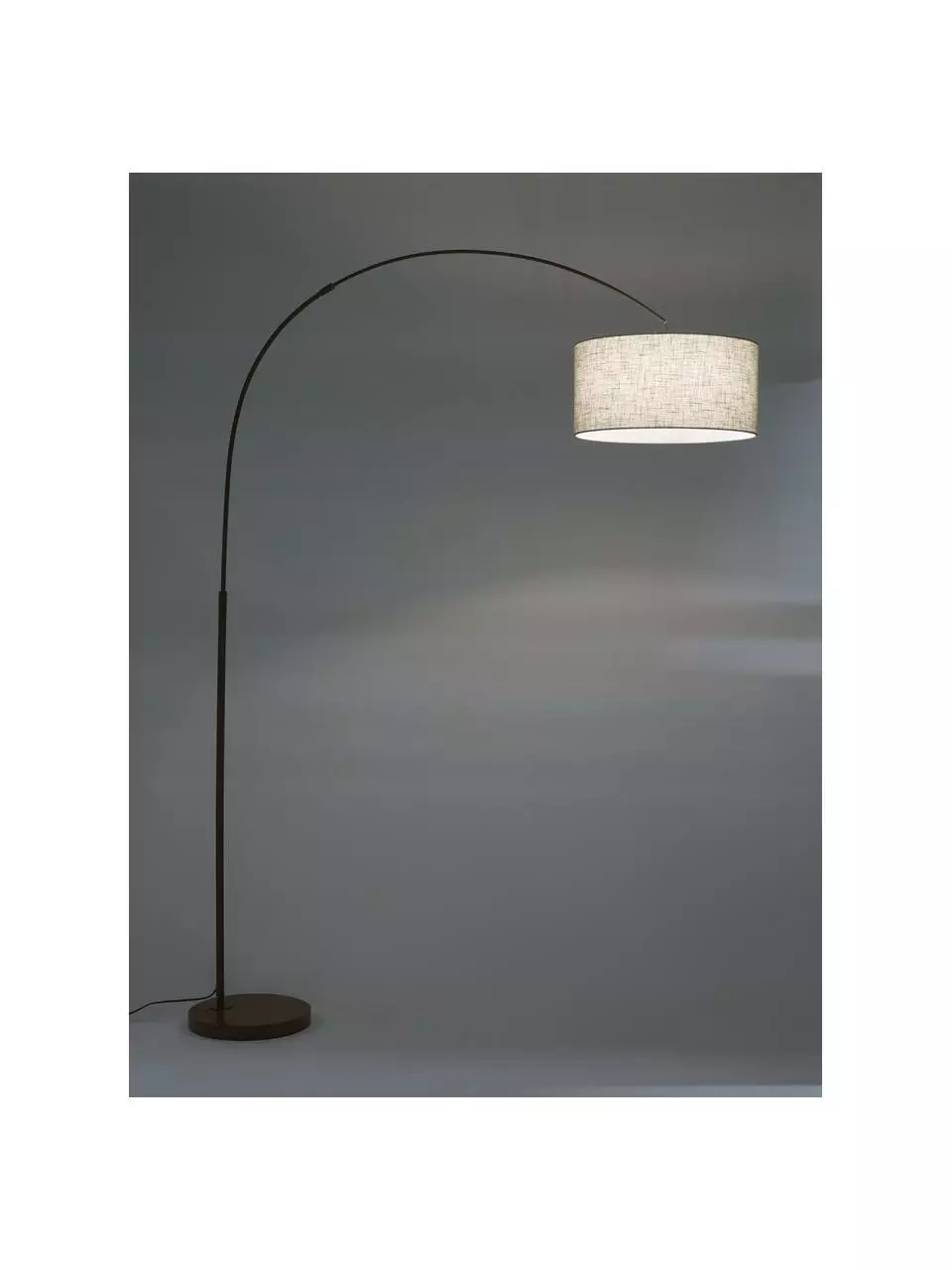 Westwing Collection Große Bogenlampe Niels in Braun-Beige, Ø 50 x H 218 cm 7 Westwing Collection Große Bogenlampe Niels in Braun-Beige, Ø 50 x H 218 cm – Bild 5