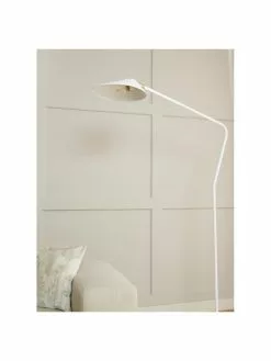 Westwing Collection Gro&szlig;e Leselampe Neron mit Gold-Dekor in Wei&szlig;, B 105 x H 171 cm -Leuchten Verkaufsladen Grosse Leselampe Neron mit Gold Dekor in Weiss 2