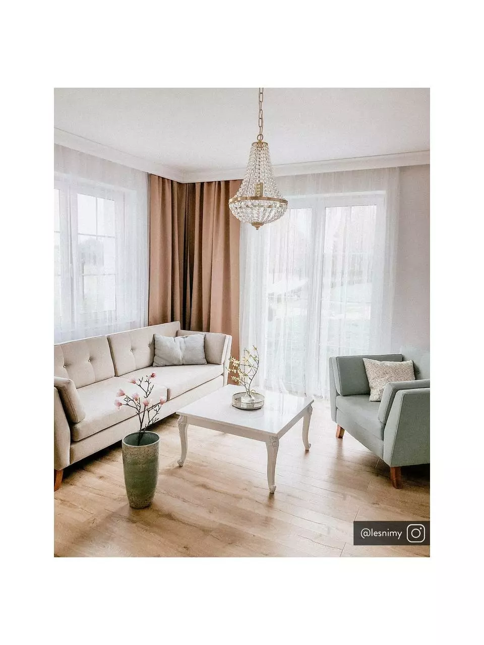 Markslöjd Großer Kronleuchter Gränsö in Gold, Ø 40 x H 59 cm 4 Markslöjd Großer Kronleuchter Gränsö in Gold, Ø 40 x H 59 cm – Bild 2